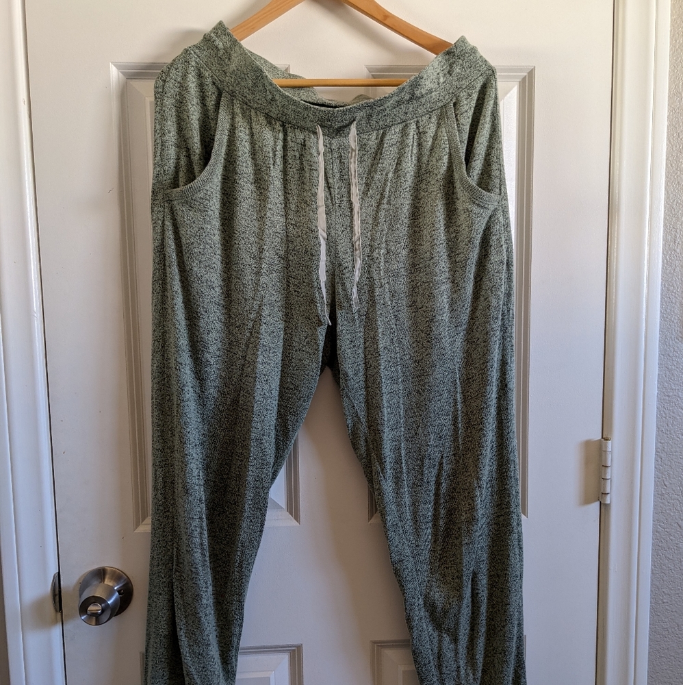 Gilligan & O'Malley sweats, 2 pair, medium, green and purple Heather